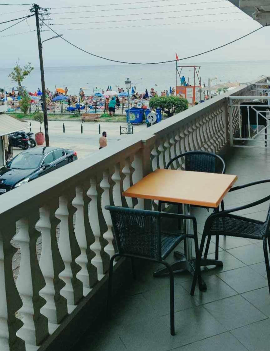 Iliana Hotel Paralia Bagian luar foto
